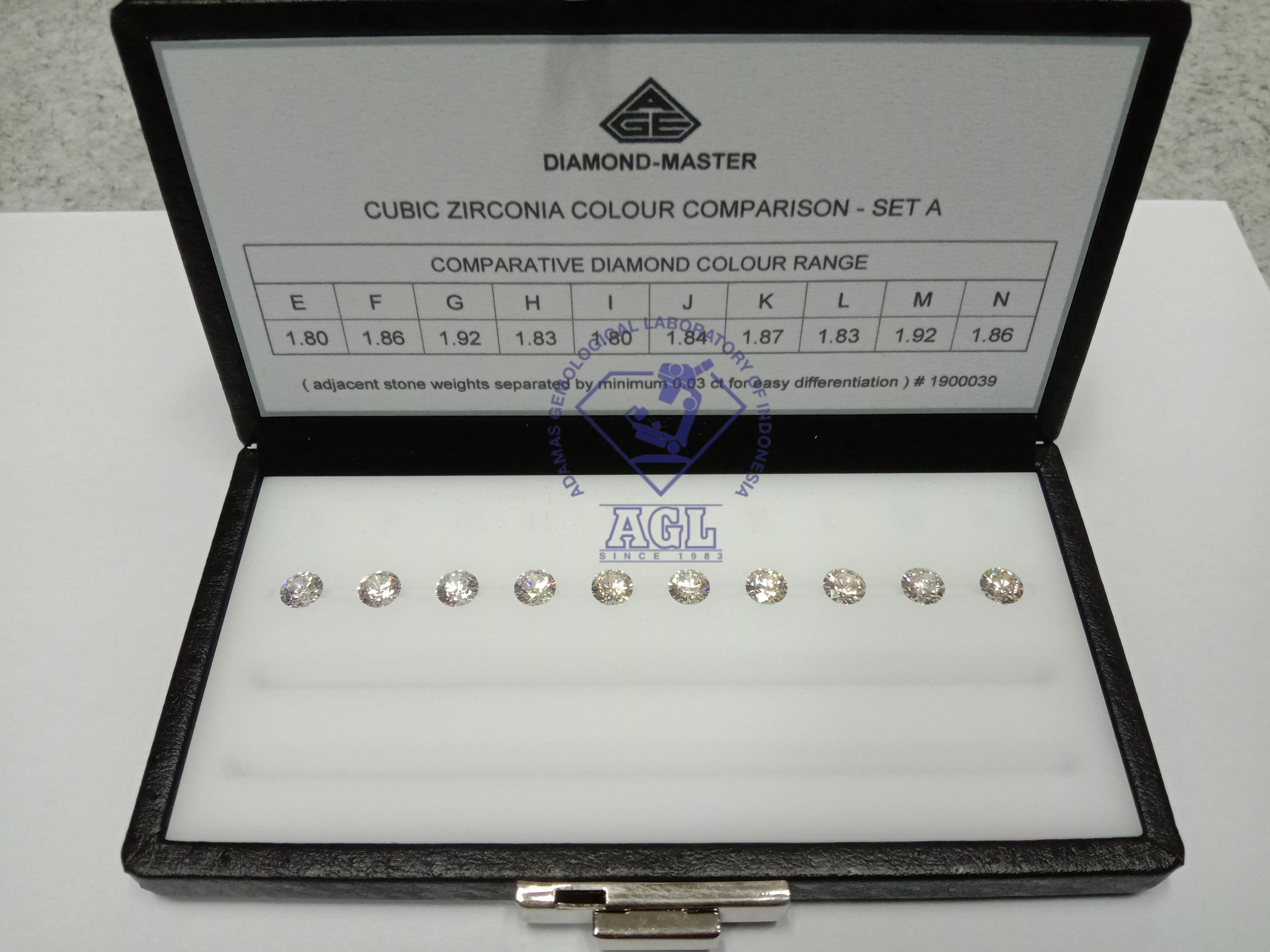 Diamond Master Color
14 cm x 7 cm x 2.5 cm