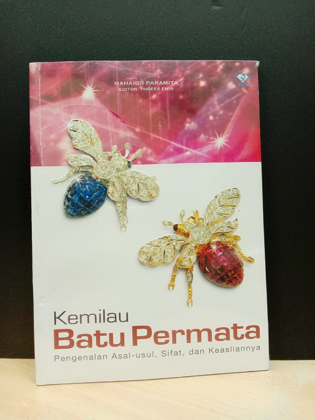 Kemilau Batu Permata