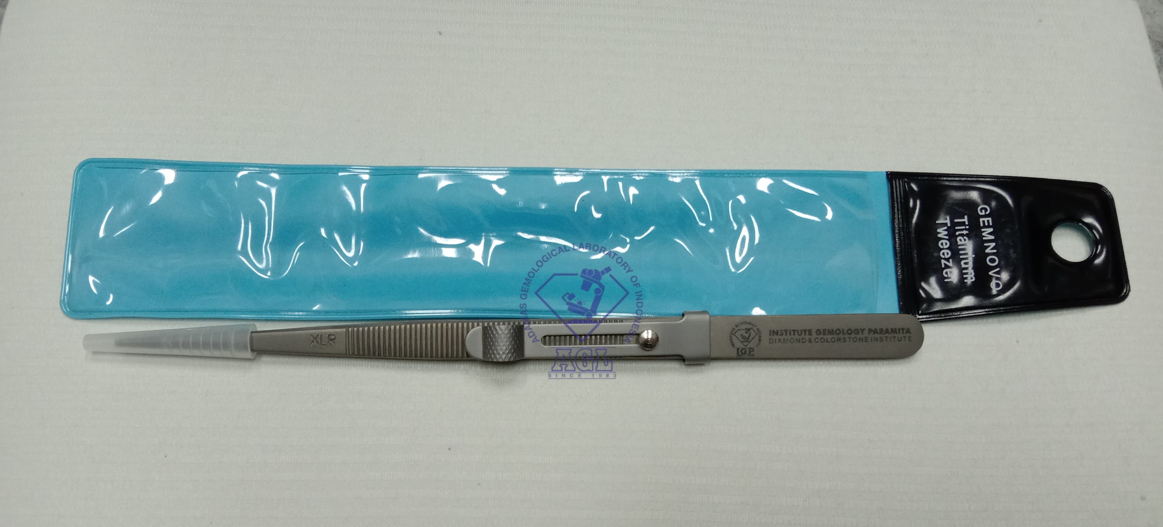 Tweezer Lock Titanium
16 cm x 0.7 cm x 0.5 cm